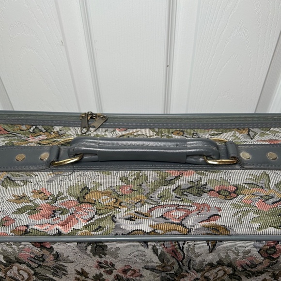 Vintage Suitcase w Matching Carryon - Picture 2 of 5